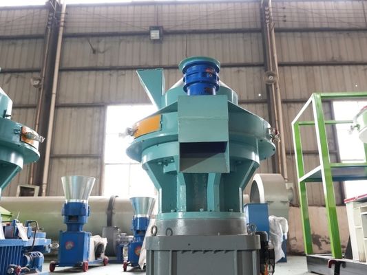 4 밀리미터 8 밀리미터는 코코넛 열매의 껍질을 위한 칩 목제 펠릿 기계 원통형 입자를 책장을 넘깁니다