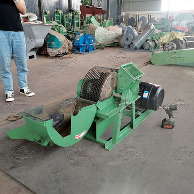 놀라운 강력한 거대한 450kg 무게 소나무 나무 가지 코코넛 껍질 분쇄기 나무 톱밥 분쇄기 스크린